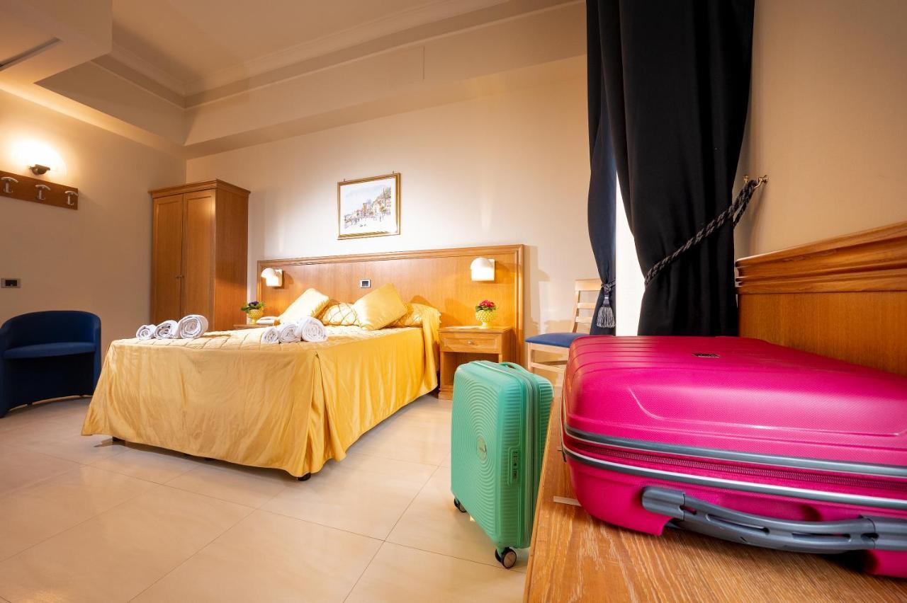 Hotel Sabbie D'Oro Giardini-Naxos Kültér fotó