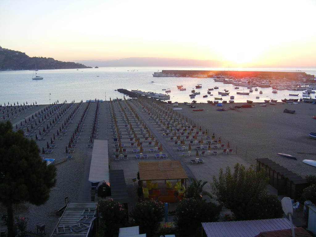 Hotel Sabbie D'Oro Giardini-Naxos Kültér fotó